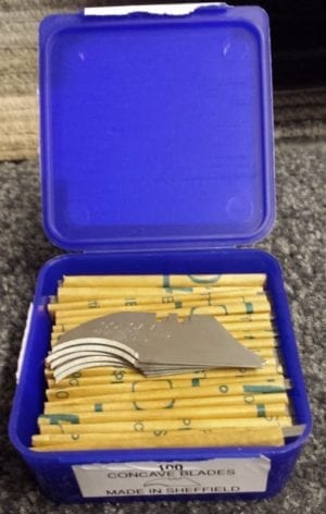 Concave Blades Plastic Box x 100